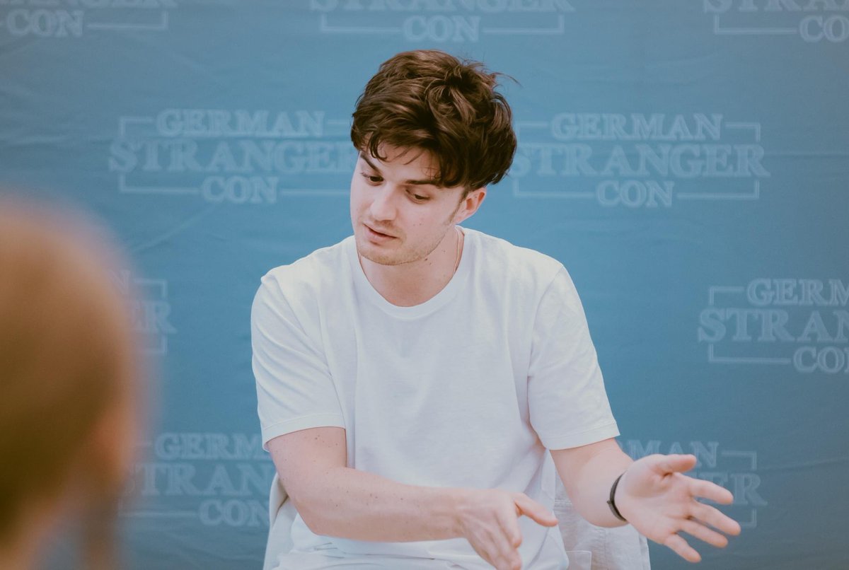 joe keery zone tweet media