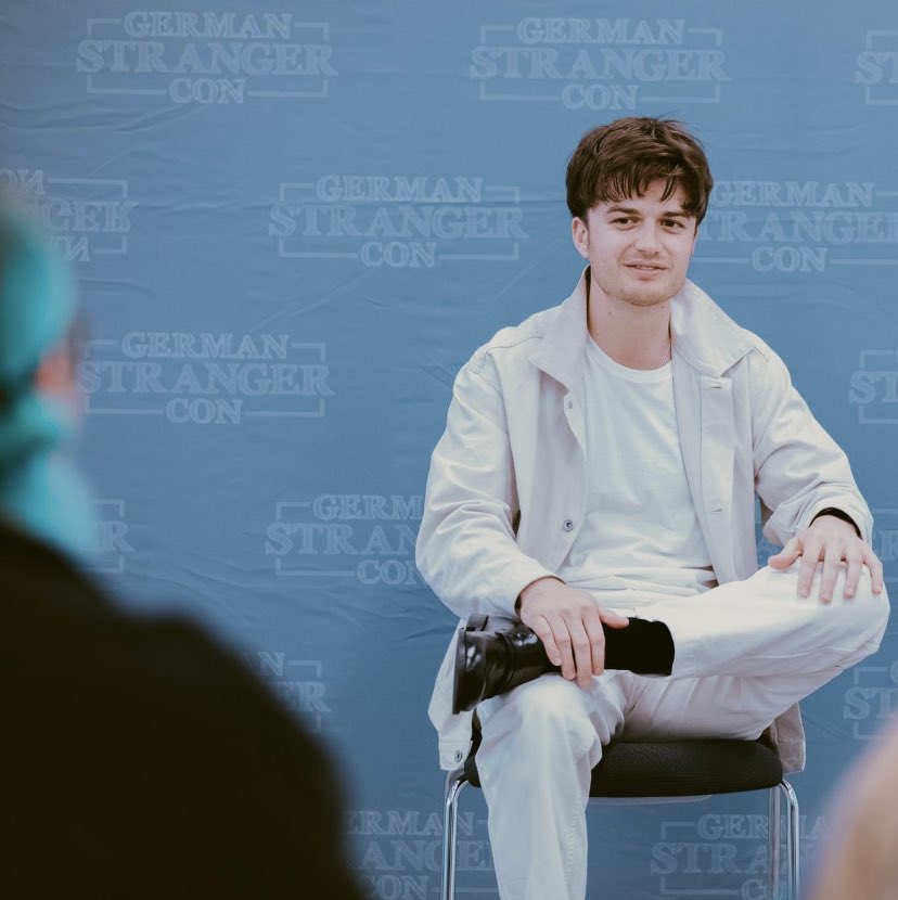 joe keery zone tweet media