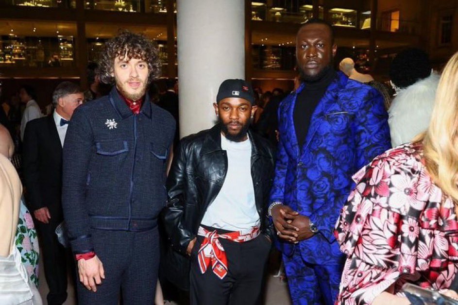_TopDawgEnt_'s tweet photo. This photo so random but so fire ���😭 https://t.co/YuDFHJJgih
