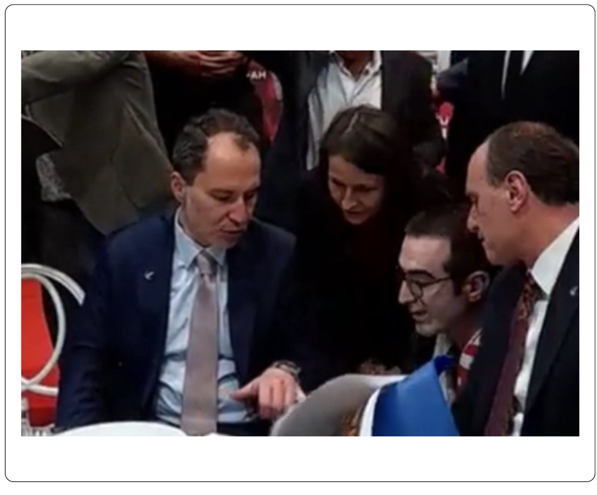 "Devlet bizi koruyup, kolluyor,  gölge gibi yönetiyor,  -şunu yapın bunu yapın- diyor" diyen Havritacı Hatice, hükümetin ittifak ortağı Fatih Erbakan'a "faaliyetlerini, yaptıklarını" anlatıyor bu resimde... 🤌👋
#KiminProjesi bu proje?