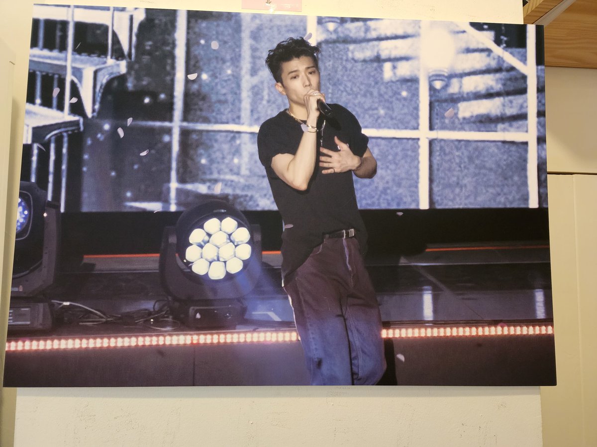 heungdongjun's tweet photo. ✔️ 카페식스
#끝나지않는_청춘을_우영이와
럭키드로우로 우영이 로즈앨범 받았던 곳
그리고 우영이 컵홀더가 너무너무 귀여웠던 곳 https://t.co/o9T8sXI2J5