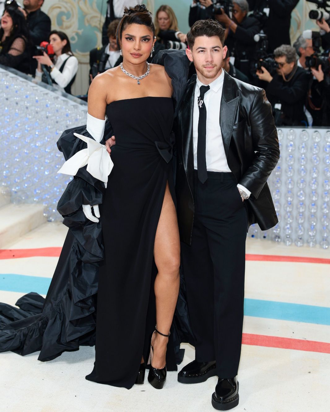 Glove dress met gala cheap