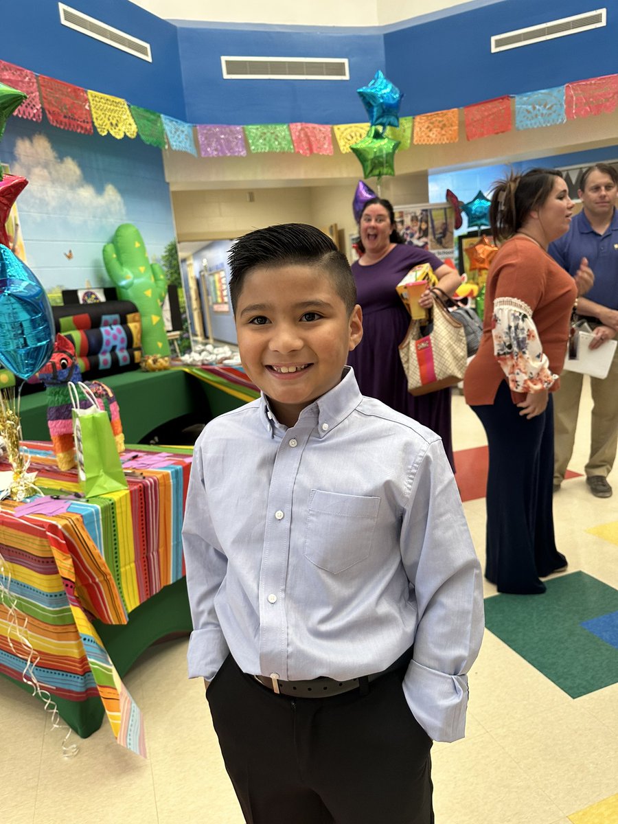 DMQUALLS's tweet photo. I get to be for them… what Mr. Robinson was to me!
Living the dream! 🙌🏾🎉🥳
Happy National PrinciPAL’s Day!
🦁Dress Like Your PrinciPAL Day -
Lider Lunes
#MonaviewMoments #MonaviewOnTheMap #gcsSTRONG #loveSCschools #TeachGCS #ProudPrinciPAL #TeacherAppreciationWeek2023 https://t.co/E0nIN2BO8q