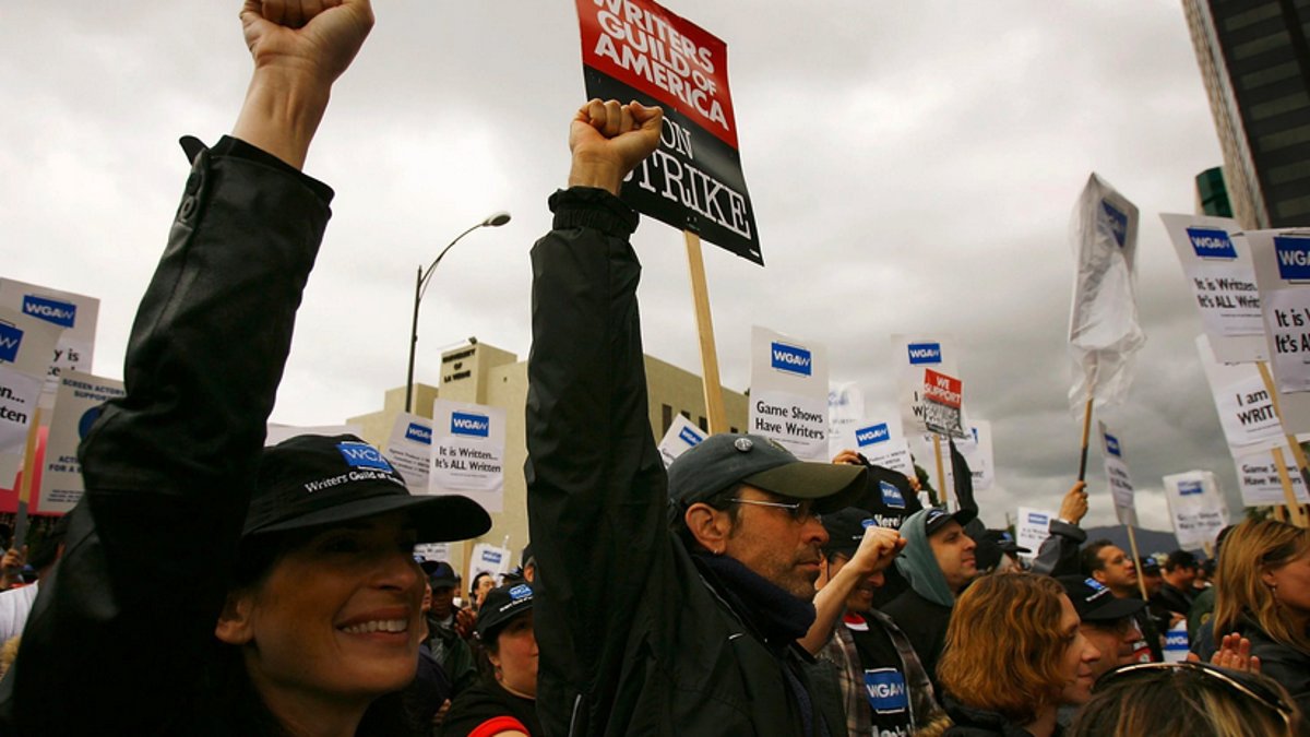 The Writers Guild of America is on strike dlvr.it/SnNhJs
