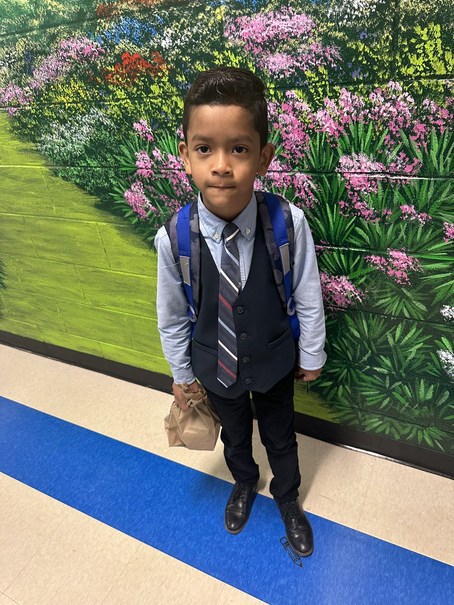 DMQUALLS's tweet photo. I get to be for them… what Mr. Robinson was to me!
Living the dream! 🙌🏾🎉🥳
Happy National PrinciPAL’s Day!
🦁Dress Like Your PrinciPAL Day -
Lider Lunes
#MonaviewMoments #MonaviewOnTheMap #gcsSTRONG #loveSCschools #TeachGCS #ProudPrinciPAL #TeacherAppreciationWeek2023 https://t.co/uocFnTYEU7