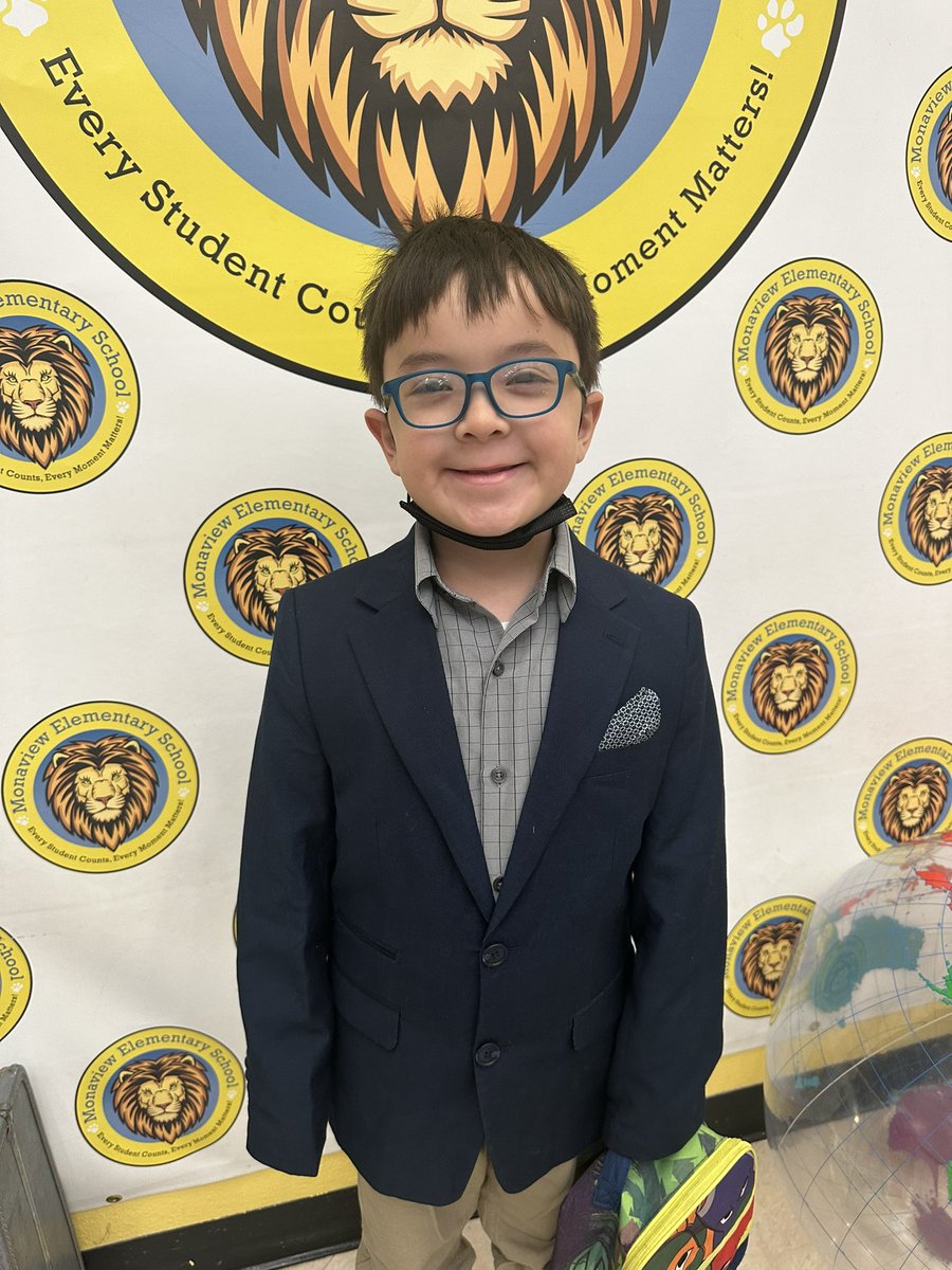 DMQUALLS's tweet photo. I get to be for them… what Mr. Robinson was to me!
Living the dream! 🙌🏾🎉🥳
Happy National PrinciPAL’s Day!
🦁Dress Like Your PrinciPAL Day -
Lider Lunes
#MonaviewMoments #MonaviewOnTheMap #gcsSTRONG #loveSCschools #TeachGCS #ProudPrinciPAL #TeacherAppreciationWeek2023 https://t.co/uocFnTYEU7