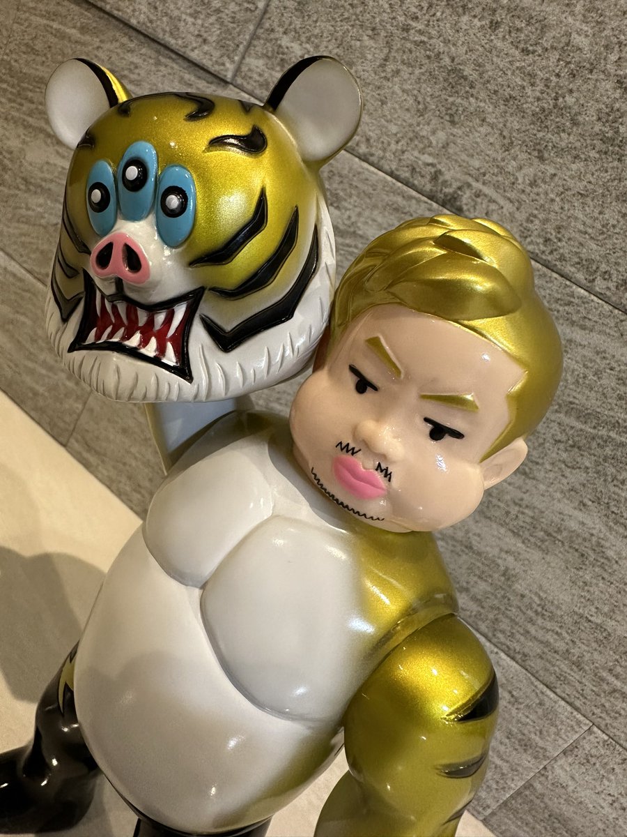 tomoya_dogs's tweet photo. ずっと欲しかったブタイガー🐯
まさかの好みのカラーが受注生産で本当にありがとうございます😆✨
カッコいいし、マスクの下の顔といー…
ゴールデンブタイガー最高かよ😆✨
#ブタイガー
#butiger
#アートジャンキー
#artjunkie
#ソフビ https://t.co/zThhHeqGL7