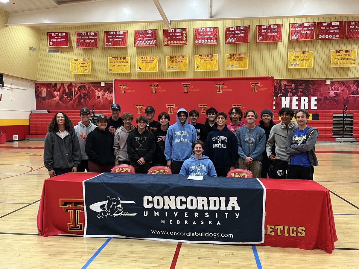 CioffiDante327's tweet photo. Official signing day today
Thank you to everyone who has supported me and helped me get to where I am today to be blessed with this opportunity. Excited for what the future holds 
@RyanDupic @coachgoose_ @CalebLang22 @tafthsbaseball @CaliforniaBucs @cunebaseball https://t.co/8PfhrtJo29