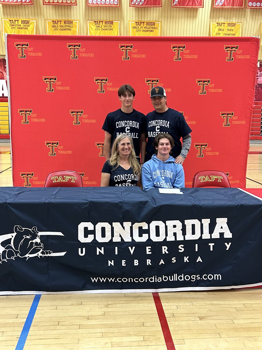 CioffiDante327's tweet photo. Official signing day today
Thank you to everyone who has supported me and helped me get to where I am today to be blessed with this opportunity. Excited for what the future holds 
@RyanDupic @coachgoose_ @CalebLang22 @tafthsbaseball @CaliforniaBucs @cunebaseball https://t.co/8PfhrtJo29