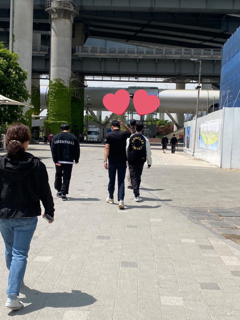 onlyhyun_89's tweet photo. 민현이 목격담 ..
뚝섬 한강 공원에서 뭔가를 촬영 중이였다고 하네여……….덕계못레전드임 https://t.co/00LQ4ZGOrV
