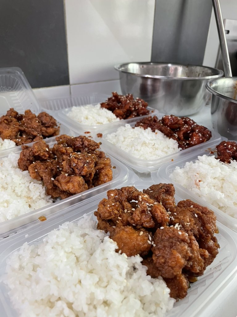 ganshik77's tweet photo. Bosan dah makan makanan raya? 

Meh makan halal korean food pulak 🧡 
Kami buka hari ni pkl 3-10mlm https://t.co/w0g3NuLs8f