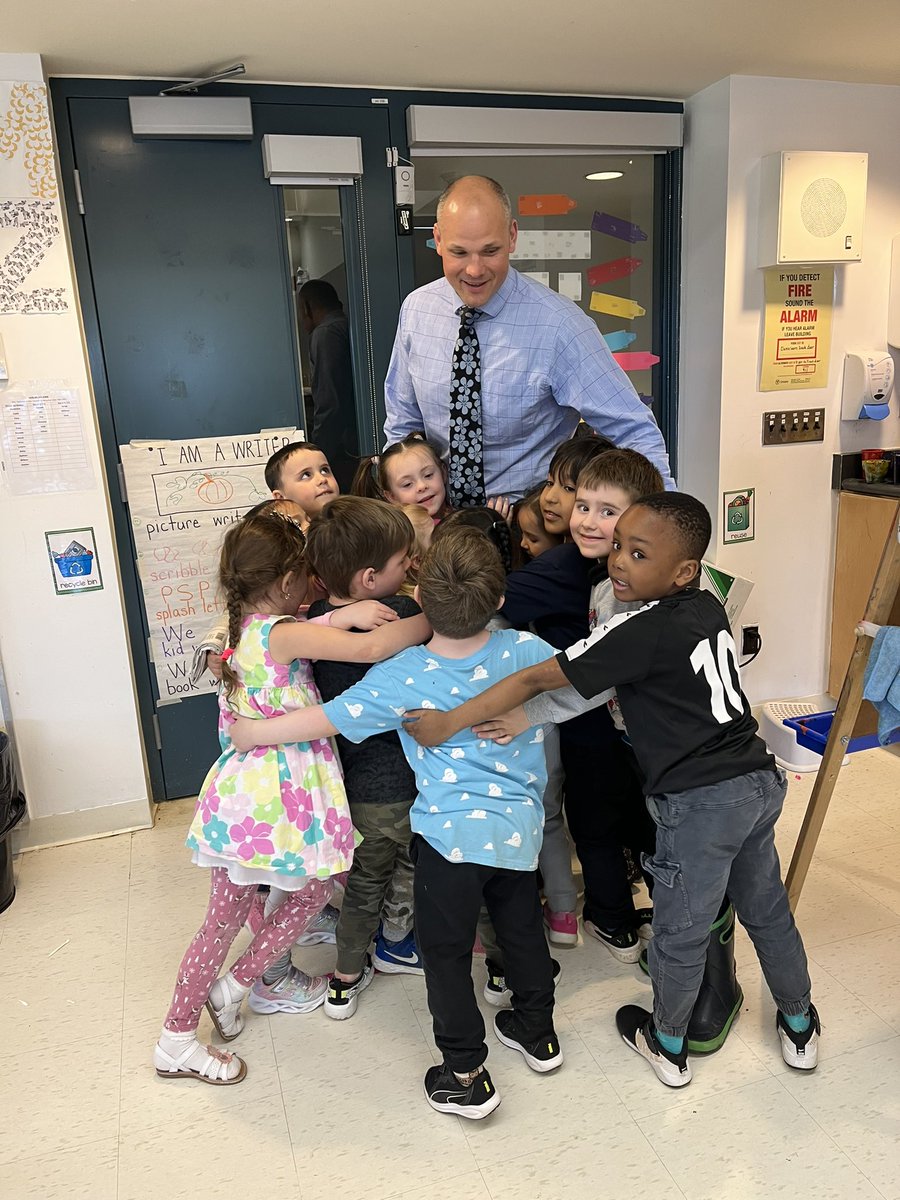 lcalleya's tweet photo. Happy Birthday Mr.Boluk!!! 🎉🎂🥳🎈🎁 https://t.co/Z7Ix4ErsFl