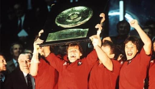 Les Z'acrau du RCT (@leszacrau) on Twitter photo Il y a 8 ans jour pour jour, le <a href="/RCTofficiel/">RCT – Rugby Club Toulonnais</a> ❤️🖤devenait TRIPLE CHAMPION D’EUROPE🏆🏆🏆face à Clermont..
Un record qui ne sera sûrement jamais égalé💪🤩
Aussi un 2 mai 1987, que le RCT reportait le 2ème Bouclier de Brennus💽🥇face au Racing
MERCI LE RCT pour ces émotions❤️🖤 Il y a 8 ans jour pour jour, le <a href="/RCTofficiel/">RCT – Rugby Club Toulonnais</a> ❤️🖤devenait TRIPLE CHAMPION D’EUROPE🏆🏆🏆face à Clermont..
Un record qui ne sera sûrement jamais égalé💪🤩
Aussi un 2 mai 1987, que le RCT reportait le 2ème Bouclier de Brennus💽🥇face au Racing
MERCI LE RCT pour ces émotions❤️🖤