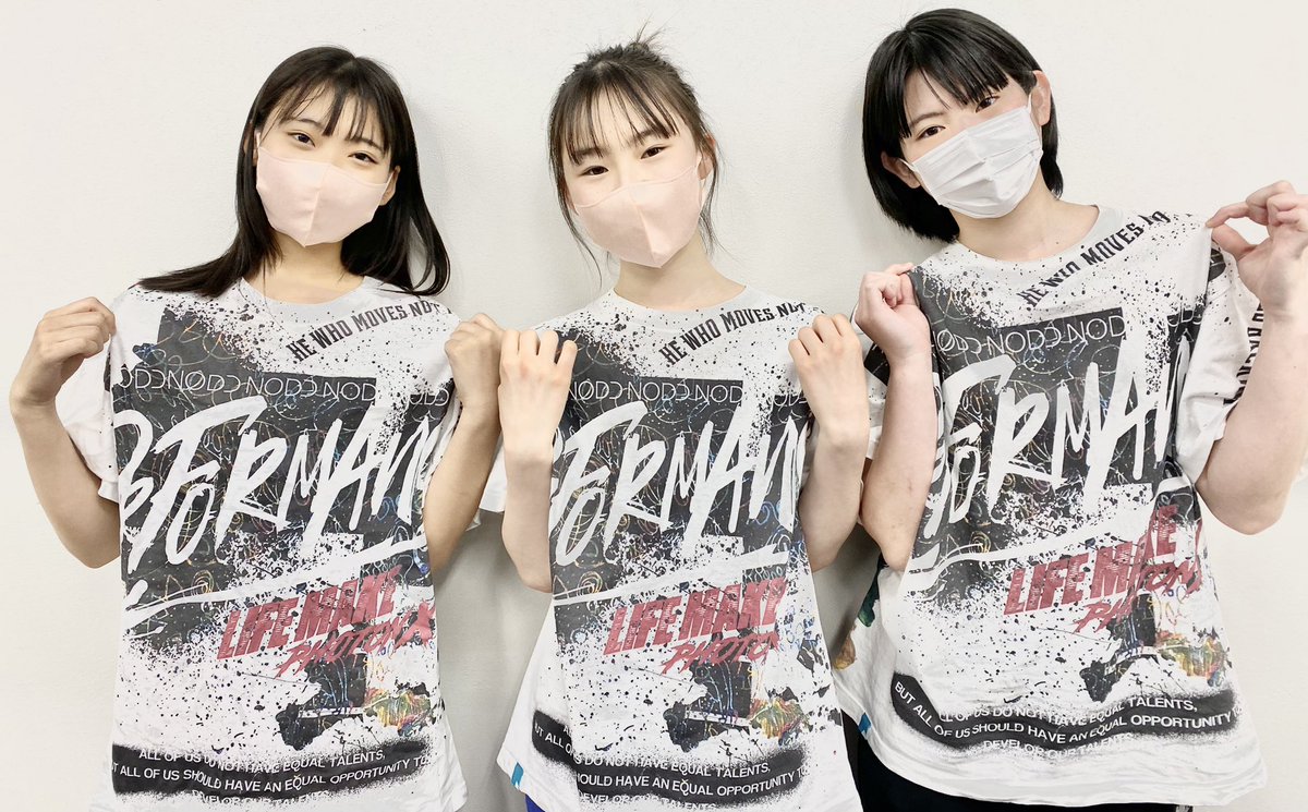 pf_cltokyo__'s tweet photo. アパレルショップのNODDさんにTシャツを作って頂き、パフォーマンスコースとラッパー輪入道さんとのコラボTシャツを作って頂きました🥳輪入道さんとコラボをすることができ、とても嬉しく思っています✨
ご興味ある方はネット販売もしているのでぜひチェックしてみて下さい✅
#NODD #輪入道 https://t.co/nLmneT0Vk3