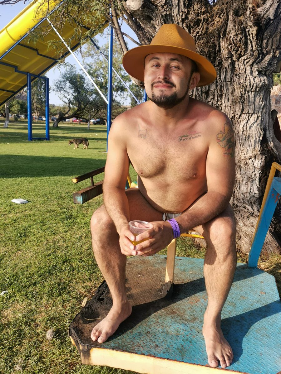 DaLoo0's tweet photo. Una pancita #Feliz, #Hat, #Springboy , #gay https://t.co/Ok0rigrSi4