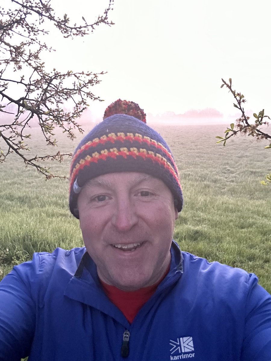 Crafty_General's tweet photo. There are definitely worse ways to start the working week. Everything this week seems to have a majestic sense to it all. #Nature #Wiltshire #MistyMornings #JoggingOm #RunningOn #SoldieringOn  @Official_REME headdress this morning 🔵🟡🔴 The #STFC one makes my head wobble….. https://t.co/Ev0sldHOzq