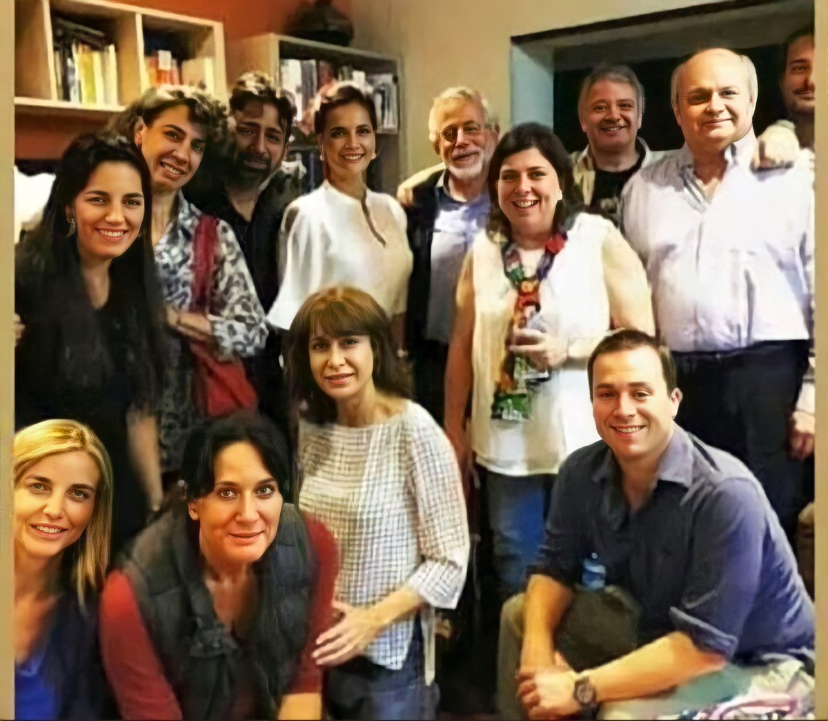 Maximoriosmedin's tweet photo. @julianaoxenford Caviares son los que se acomodan a cada gobierno sin importar su línea política con tal de beneficiarse económicamente mediante oengs y consultorías y tu eres una de ellas ! https://t.co/rprbfqvT8V
