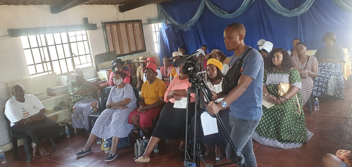 AmakhosikaziFM's tweet photo. Luveve Constituency MP, Hon Stella Ndlovu this weekend graced our women's round table dialogue in Mpopoma to discuss the levels} pof women's knowledge of the roles their elected public officials must play in the communities #WomeninPolitics #ZwakalaMama https://t.co/JJgpAwqNe6