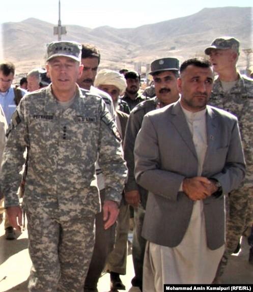 HMIH_22's tweet photo. قسم که د پلار د مخه لا دومره زهیر مخ ونیسي، د غلامۍ او مریتوب سړي واست / یاست، په غلامانو کي هم هغه پست ماډل یاست چي وفا نلری، څوکاله مو دروس پر آخور وخوړل، شل کاله بیا د امریکا اوس بیا یوبل چاپوري ګرځی چي درباندي وخیږي .
ورک شئ درباندي شرمیږو 😷 https://t.co/Kg8mZxuIk0