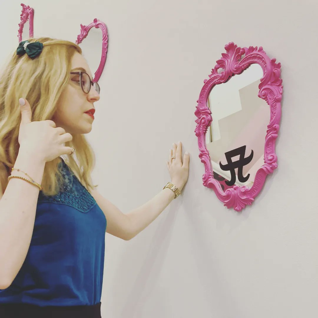 teaserette's tweet image. Until the end of last week a special collaboration between #ayumihamasaki and #shibuya109 took place. Unfortunately, all special goods were already sold out, but it was still great to see Queen Ayu being celebrated that way!
#Japanguide #Tokyo #gyaru #gyarufashion