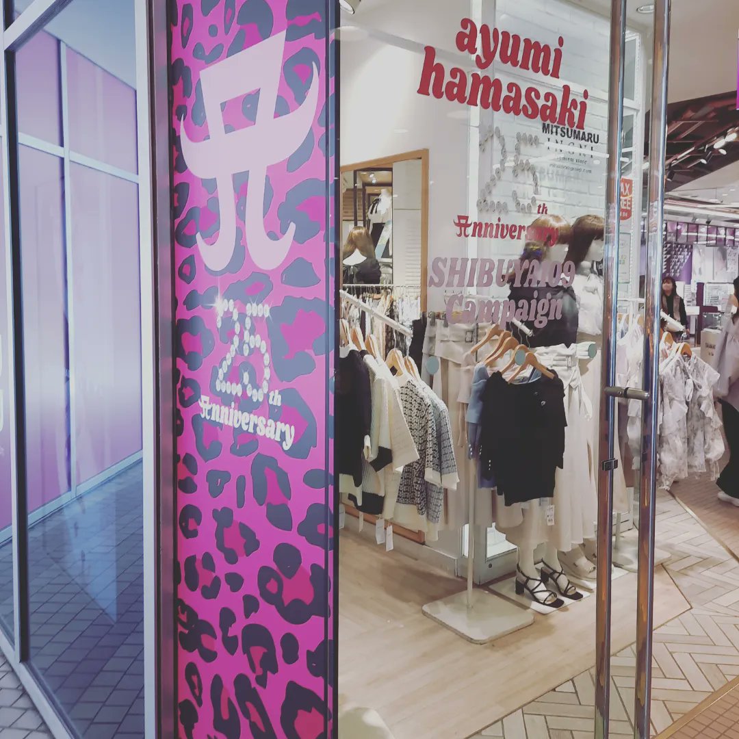 teaserette's tweet image. Until the end of last week a special collaboration between #ayumihamasaki and #shibuya109 took place. Unfortunately, all special goods were already sold out, but it was still great to see Queen Ayu being celebrated that way!
#Japanguide #Tokyo #gyaru #gyarufashion