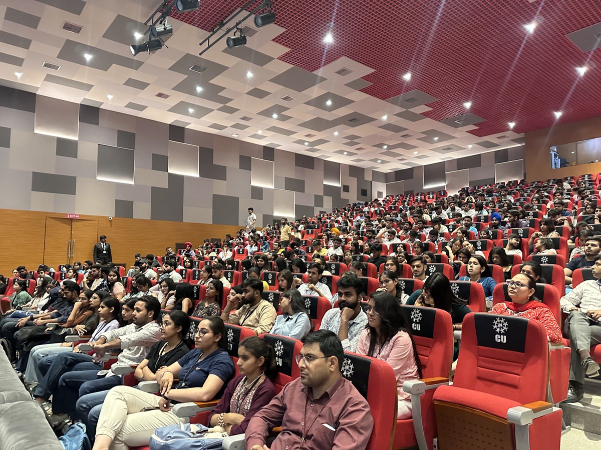 Chandigarh_uni's tweet image. The @mcsuilscu, #UILS &amp;amp; the Knowledge Resource Center organised a Special Training Session of SCC Online with Mr. Rajesh Raina (Dy. Manager-Learning Center, SCC Online) as the trainer for the session.

Here are a few glimpses👇