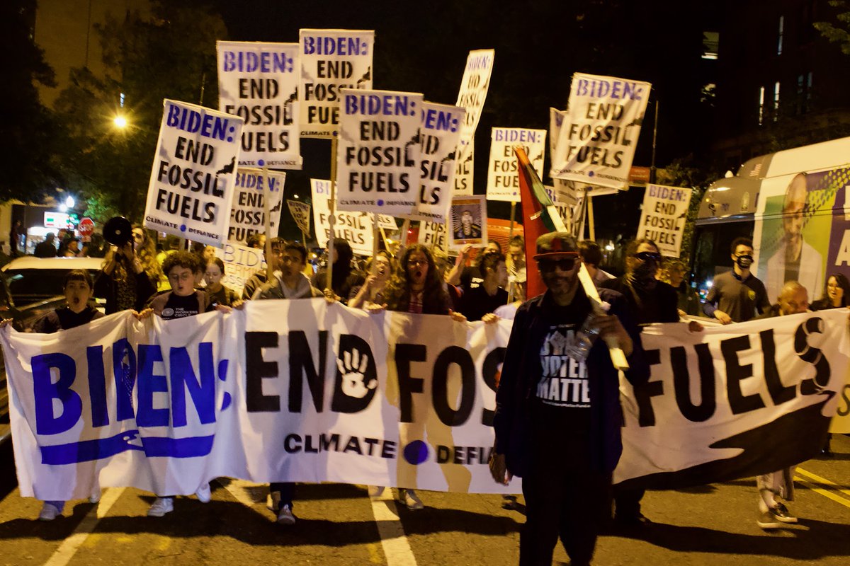Can't stop, won't stop, baby!!

The political elites tried to have a Correspondents Dinner afterparty at a $25,000,000, 19-bedroom mansion. 

So we marched there. And we fully shut down the main entrance.

If they won't let us live, we won't let them play.