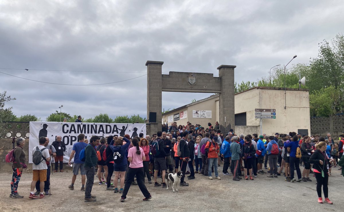 apac_tora's tweet photo. Magnífic dia i gent! Gràcies caminants! 
Gràcies col.laboradors! Gràcies #Palouet i #Vicfred per l’acollida😘
Només ens ha espatllat el dia verificar com la sequera està modificant el paisatge i molt especialment aquests espais d'aigua com el pou de Madern #caminadapopulartorà https://t.co/f1gW1fc9jc