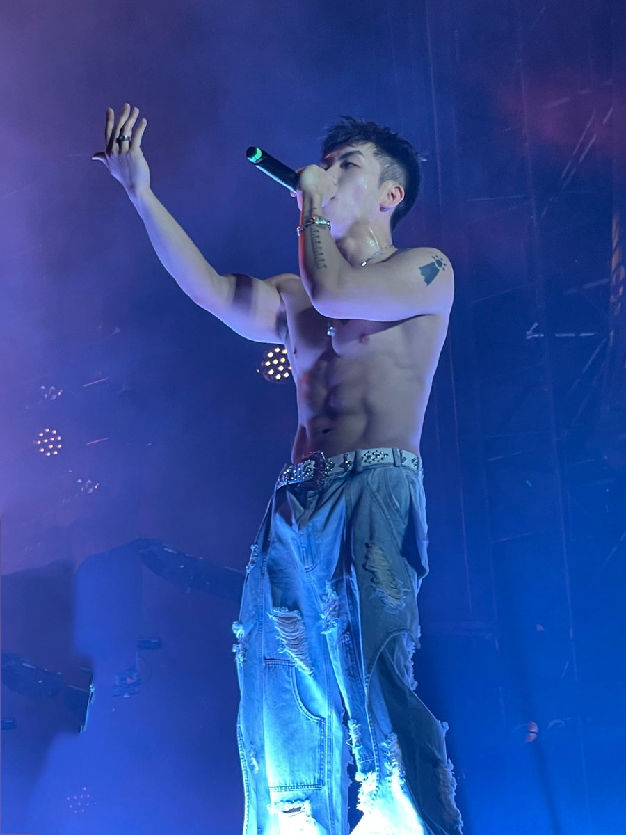 Happyending001's tweet photo. 好喜欢杨和苏这种身材气质的四爱弟弟
我哭死 如果有一个我爱一辈子 https://t.co/Cq80u4RiBf