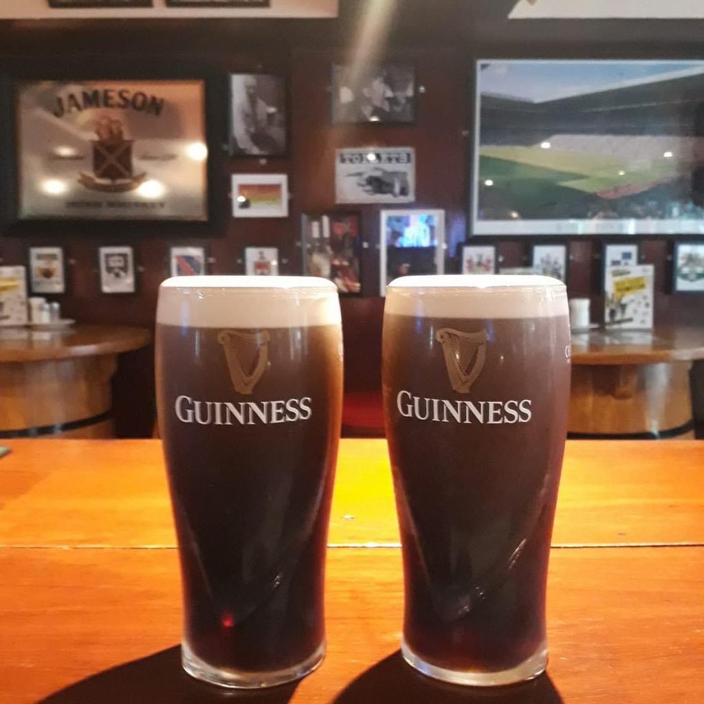 BlarneyStoneBkk's tweet photo. ☘️ THE CHOICE IS YOURS‼️ (why not both?😎)
♨️ BREAKFAST…… DOORS OPEN 8AM.
The Blarney Stone Soi 4
☎️ 02 003 9499
📍 https://t.co/jSGgKI2kbw
#breakfast #theblarneystonebkk #bangkok #nana #weekendroasts #irishpub #foodie #livesports #livemusic https://t.co/jBuKP5GoPh