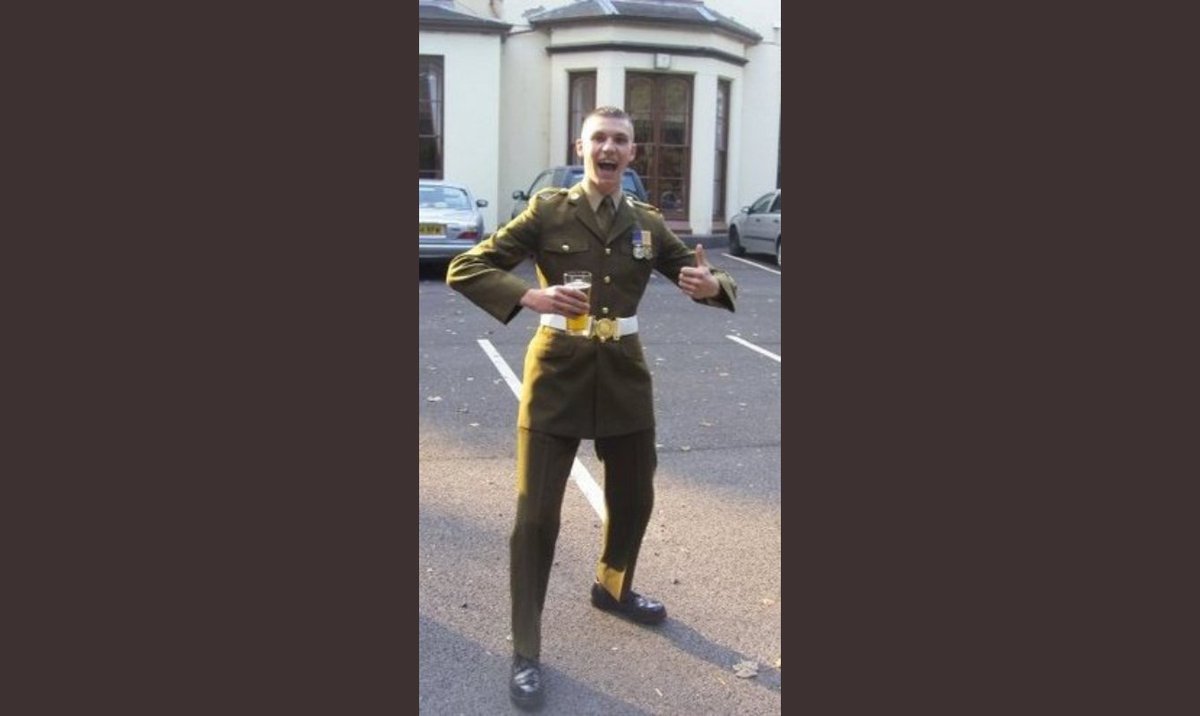 2nd May, 2010

Corporal Harvey Holmes, aged 22 from Hyde, Greater Manchester, and of 1st Battalion The Mercian Regiment, was killed in an explosion close to Patrol Base Waterloo, Sangin, Helmand Province, Afghanistan 

Lest we Forget this brave young man who gave his all 🏴󠁧󠁢󠁥󠁮󠁧󠁿 🇬🇧