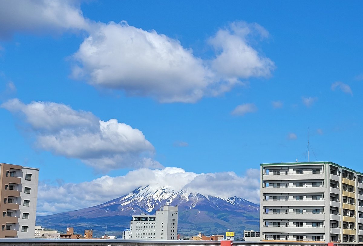 HirosakiTecoca's tweet photo. こんにちは！Tecoca事務局です🌟

明日からGWですね！
お休みの方もお仕事の方も充実した一週でありますように‼️
5/2の岩木山さんは傘を被っていましたが、くっきり姿が見えてました😆

お困りごとはTecoca(https://t.co/kLVvJlTaSh)で依頼🎵
#Tecoca #ひろさき共生ポイント https://t.co/yJZ6Bn2QDP