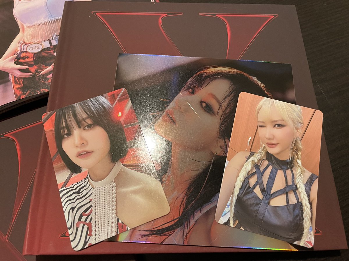 lee_z_x's tweet photo. #LEGGOS In honor of Haniโs bday Iโm giving away a couple of โXโ albums with these photos. Please like, follow and share to other fans that donโt own & want to enter this giveaway. Please drop a comment & I will select 2 random people in 10 days. #Haniday #FreeGiveaway #EXID https://t.co/FK3nxsOWSL