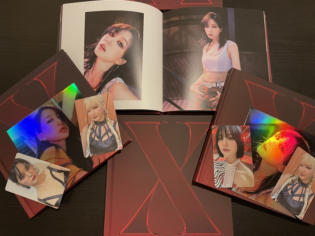 lee_z_x's tweet photo. #LEGGOS In honor of Haniโs bday Iโm giving away a couple of โXโ albums with these photos. Please like, follow and share to other fans that donโt own & want to enter this giveaway. Please drop a comment & I will select 2 random people in 10 days. #Haniday #FreeGiveaway #EXID https://t.co/FK3nxsOWSL