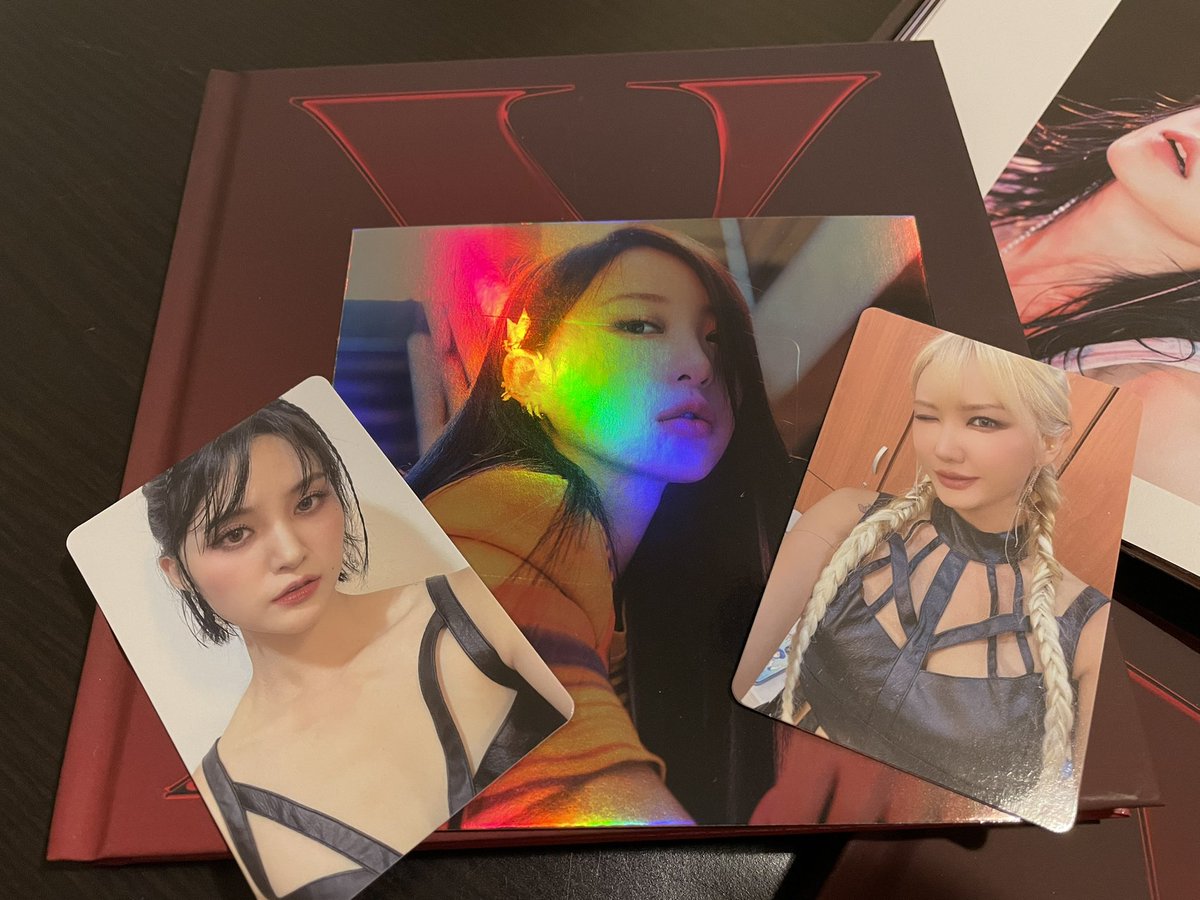 lee_z_x's tweet photo. #LEGGOS In honor of Haniโs bday Iโm giving away a couple of โXโ albums with these photos. Please like, follow and share to other fans that donโt own & want to enter this giveaway. Please drop a comment & I will select 2 random people in 10 days. #Haniday #FreeGiveaway #EXID https://t.co/FK3nxsOWSL