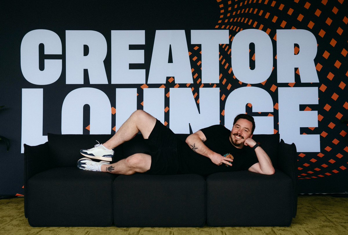 itsLonelyshark's tweet photo. Does anyone else have the @DreamHack blues?

Shoutout to @itsBenCook and @ItsNickWatson for all the amazing shots they got of the creators this weekend https://t.co/Lu468cKPM2