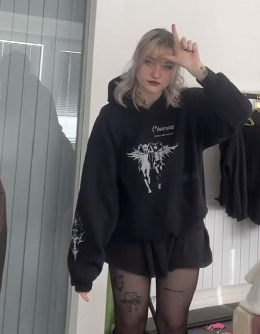 Katstorms's tweet photo. Intro♥
My names kat.
I interact with: 💐twt(obviously)/ shtwt / edtwt/nsfwtwt. 
Might add on to this idk ask me questions https://t.co/2YGPfV8Rjk
