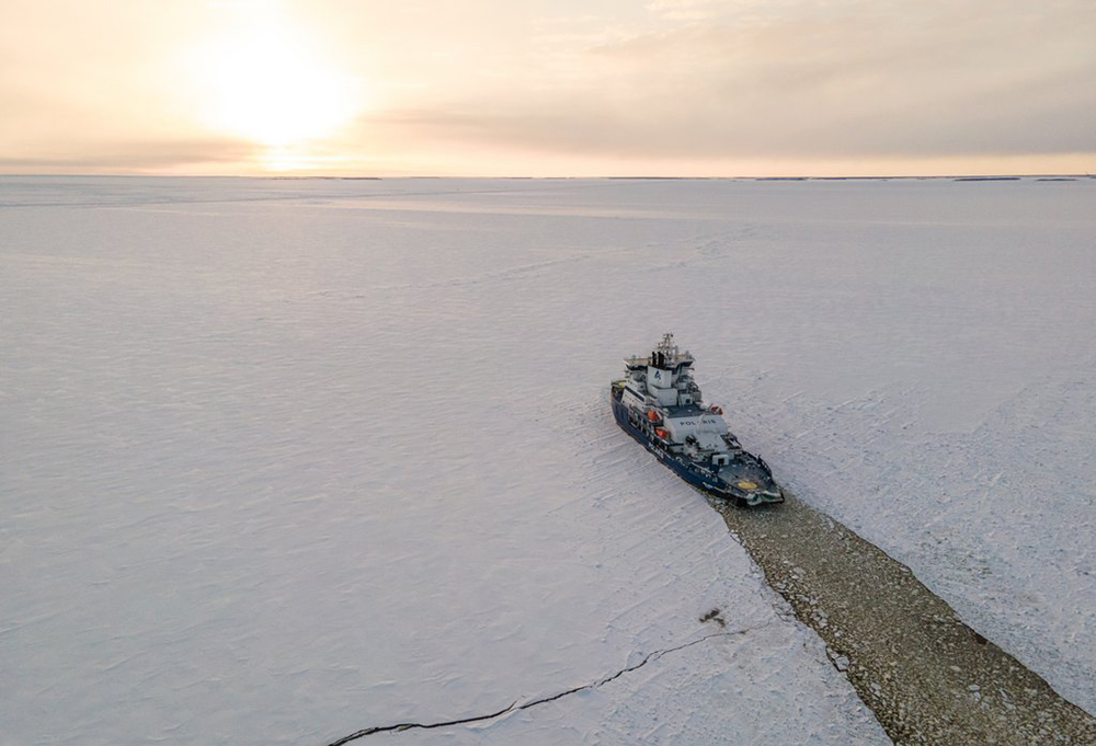 vaylafi's tweet photo. Miten onnistuimme talvimerenkulussa jäänmurtokaudella 2022−2023? Kysely talvimerenkulun palvelujen käyttäjille on auki 7.5.2023 saakka. Tuloksia käytetään jäänmurtotoiminnan kehittämisessä. https://t.co/cmkMUzNASZ 
#talvimerenkulku #jäänmurto https://t.co/lOPbX848Gy