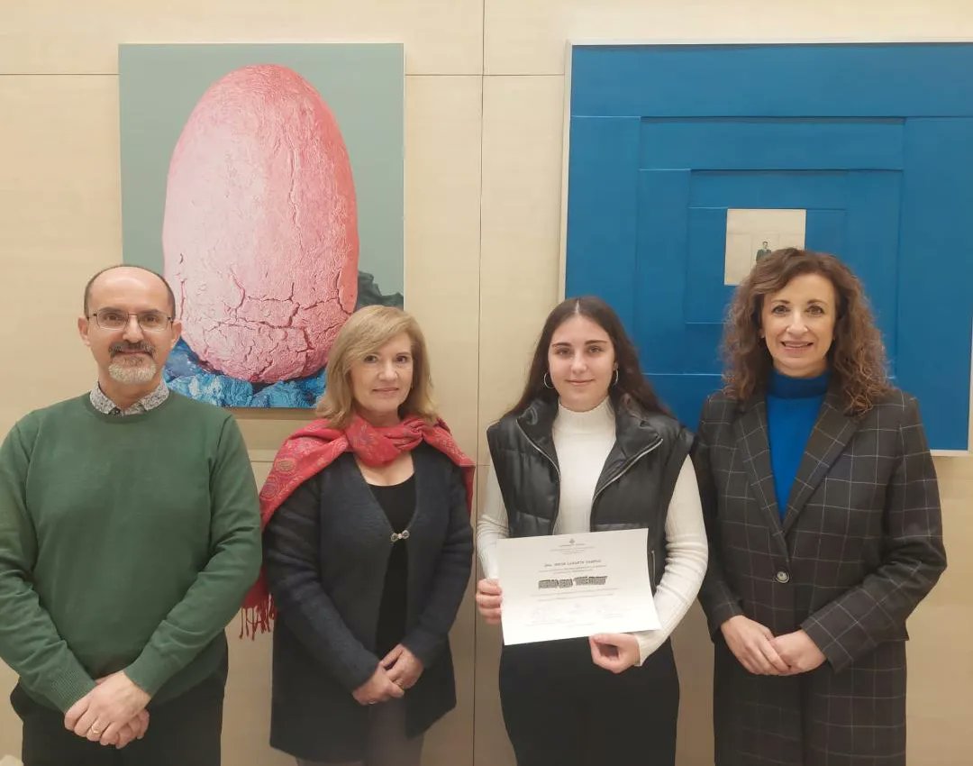 SalesianosVSJB's tweet photo. Nos llega esta excelente noticia 😃
PREMIO JOSÉ ITURBI AL MEJOR EXPEDIENTE ACADÉMICO CURSO 2021-22 A IRENE LASARTE PAMPLÓ
La concejala de Educación, Maite Ibáñez, entrega del Premio José Iturbi a Irene Lasarte Pampló, antigua alumna del colegio.
¡Enhorabuena, Irene! 👏👏👏👏👏 https://t.co/HtgsgqWbuK