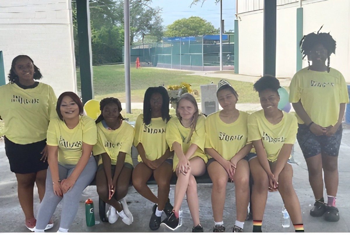 browneducates's tweet photo. Heritage Middle School and Pine Ridge High School V.O.G.U.E. girls learned about health and fitness and completed a fitness challenge with friends and family at Wes Cril Park. V.O.G.U.E is an acronym for Very Outstanding Girls Urging Excellence!
@deltona_mrsrob  @PineRidgeHS https://t.co/fusWopHzAG