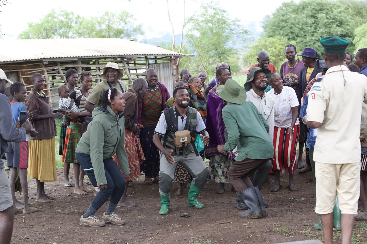 acus_uganda's tweet photo. As one of our strategies to raise awareness on bird Conservation, we conduct excursions to engage local communities on conserving birds &amp; their habitat.

Over the weekend, we were in Pian Upe where we targeted the Fox's weaver spotting 7 individuals including two nesting pairs. https://t.co/kDMKe7f2MA