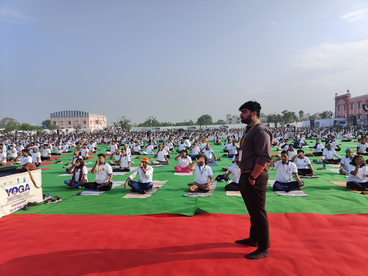 Maddykun1's tweet image. Glimpses from Yoga Mahotsav, an event to commemorate the 50th Days to the International Day of Yoga 2023 held at Shri Bhawani Niketan Shiksha Samiti, Sikar Road, Jaipur. #MDNIY #YogaMahotsav2023 #50DaysToIDY2023 #InternationalDayofYoga2023 #WorldAsthmaDayy #Jaipur #YogaDay2023
