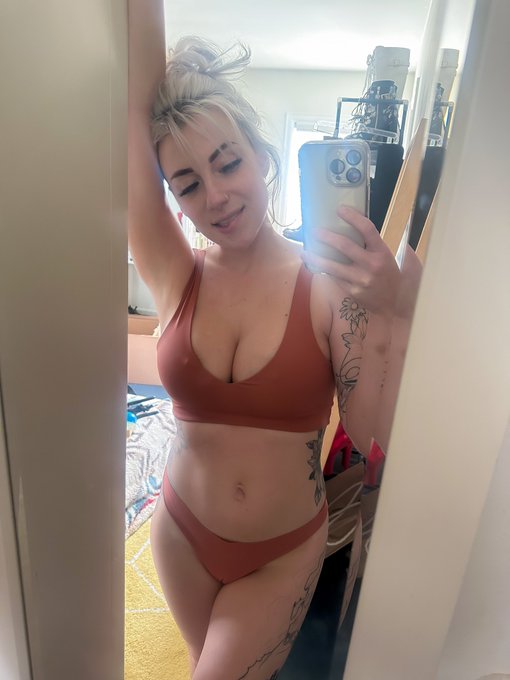 300 rts by morning and I&rsquo;ll show the topless version🫣 https://t.co/BAL45eGKRB<a href="/tag/mvsales"class="tags"><span>#mvsales</span></a>