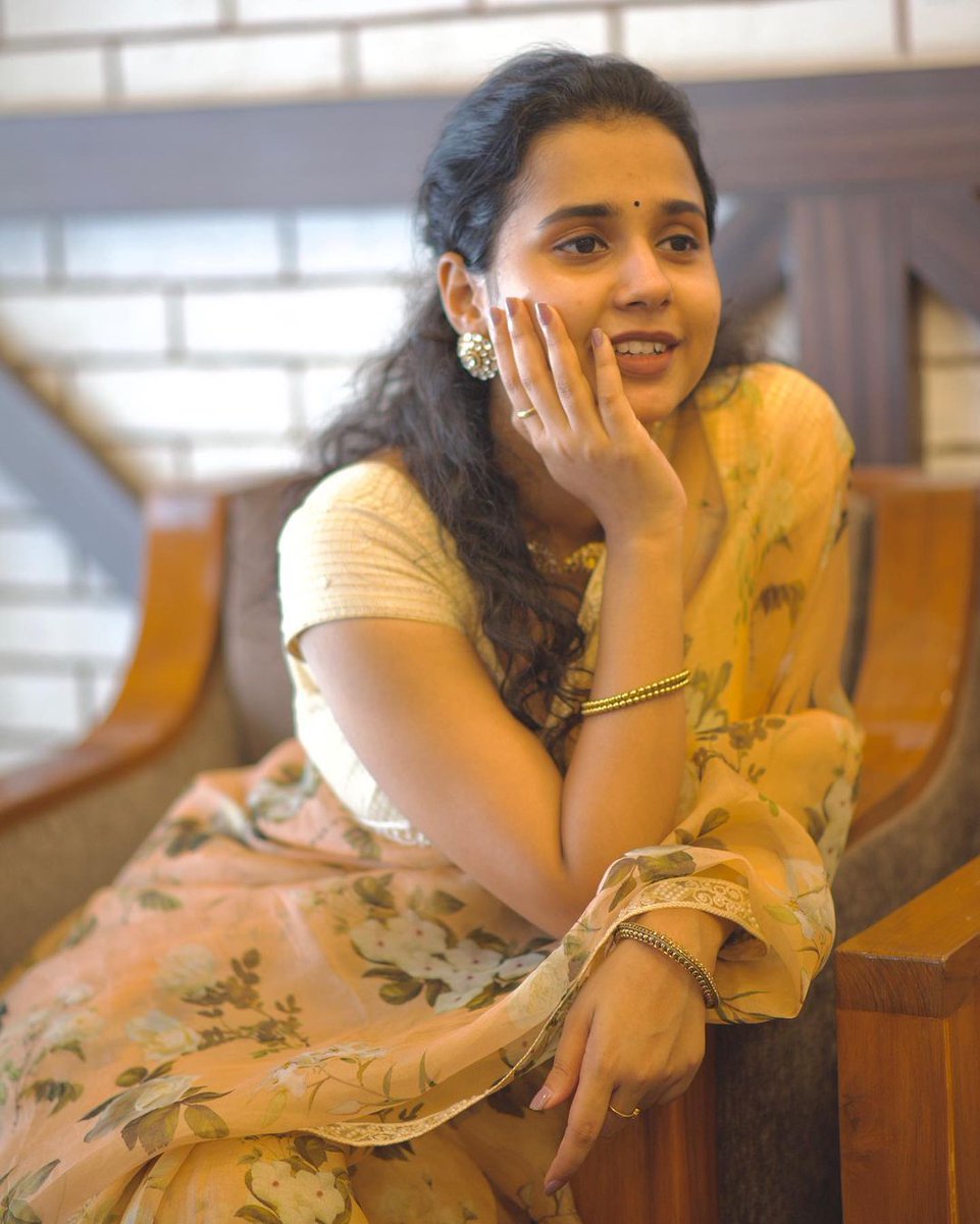 prathana_offl's tweet photo. 🍂.. Traditional Tuesday..🫰
.💕
🍃
#prathananathan #lovetoday https://t.co/uOsqK3yrZ8