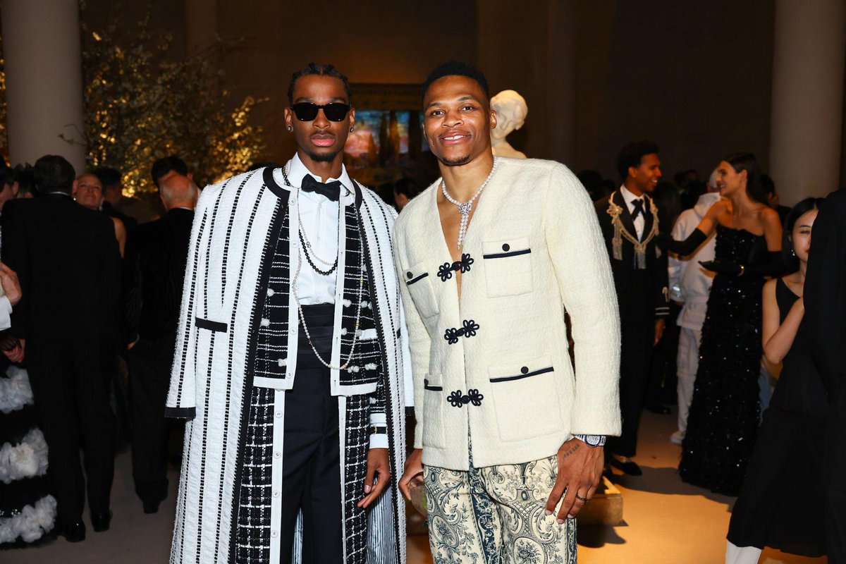 HoopFocusX's tweet photo. one legendary Thunder guard &amp; a future one #MetGala https://t.co/GrqerX6jyw