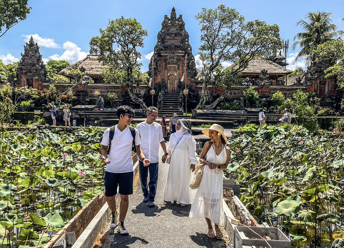 asrulmm's tweet photo. Memandangkan aku dah makin tua + starting to forget things, I wish to jot down some observations from my recent Bali Raya 2023 trip. Takut nanti aku terus lupa.

Ini adalah thread https://t.co/z7ptFoJV1p