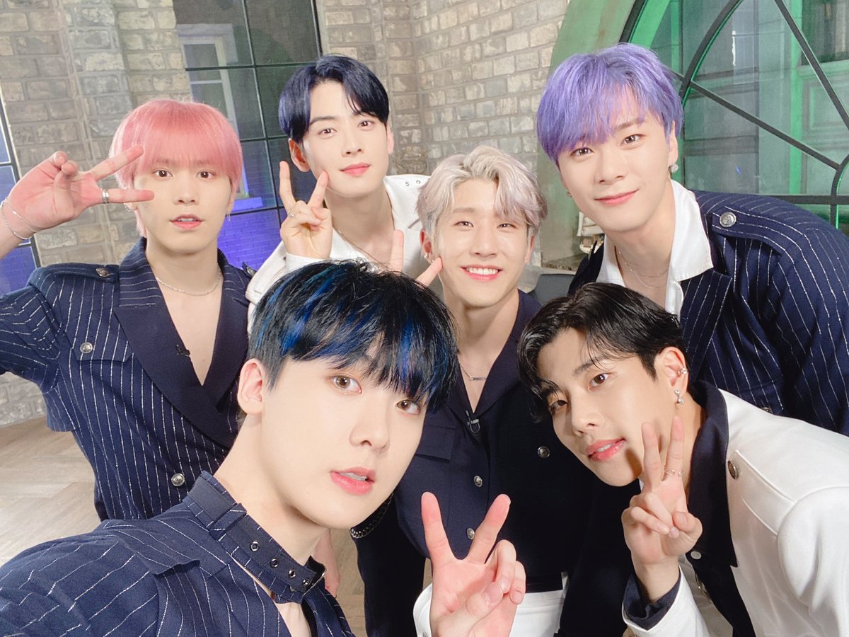 _kyon_c's tweet photo. 최대한 좋은 생각 많이 하기!
다들 오늘도 차이링..!  🌠

#ASTRO #아스트로 
#MJ #김명준 #진진 #박진우 #차은우 #이동민 #문빈 #라키 #박민혁 #윤산하 
@offclASTRO https://t.co/hEffagNong