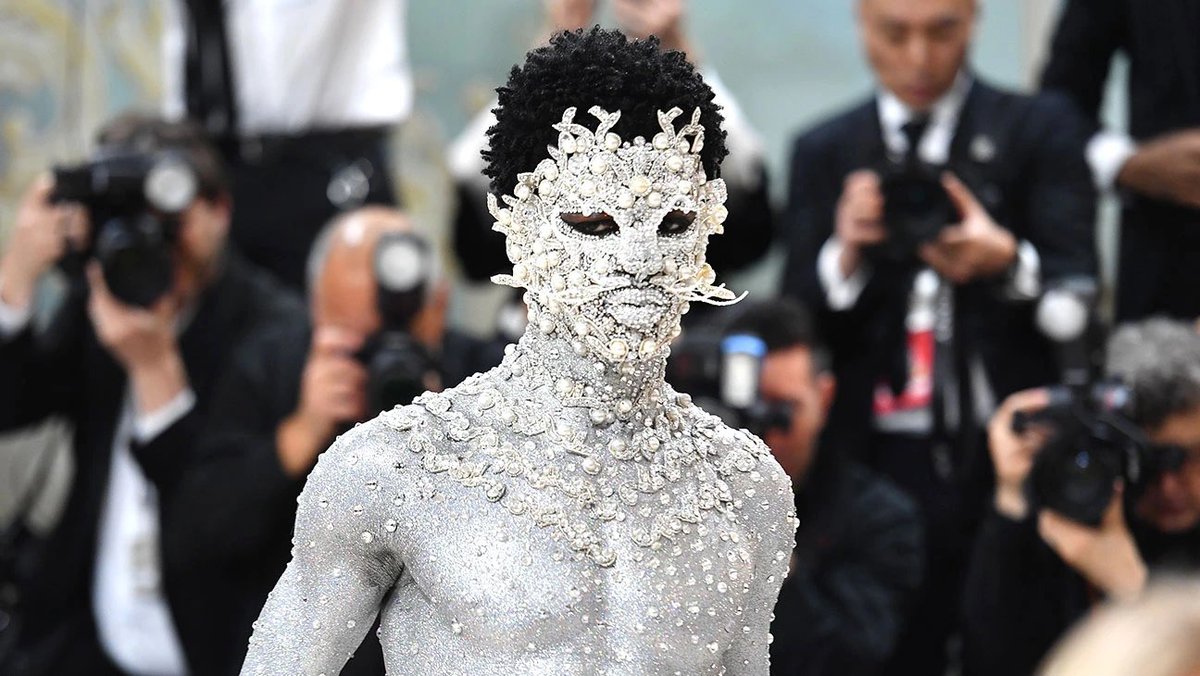 LadyRocketSpace's tweet photo. Tonight
#MoonSilver
trying my #MoonJacket for meeting with #USSpaceForce. May 5 and listening to:
@LilNasX - Star Walkin' (Lyrics) Racing to the moonlight and Iโm speeding https://t.co/gunYrCcbRW via @YouTube
Tonight #MoonSilver @LilNasX at #MetGala
I think I will create @LadyRocketSpace #NFT about that on @spaceibles and get @CopernicSpace #Passport for the @LilNasX song to send it #ToTheMoon