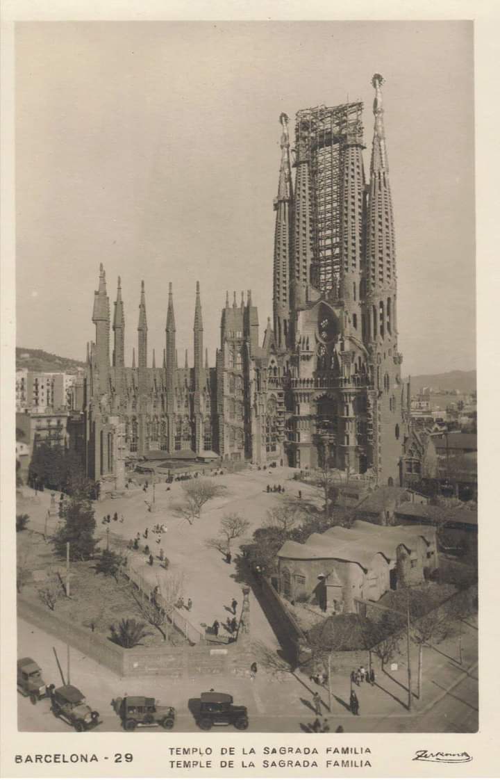 areasvellas's tweet image. La Sagrada Familia... en construcción ;)
#architecture #arquitectura #construction #Gaudí #AntoniGaudí