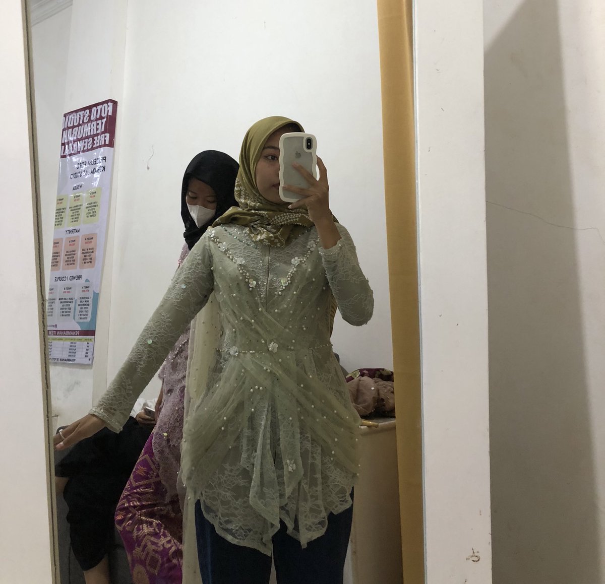 jkhiddengf's tweet photo. @OOTDFESS Hehehe aku kmrin nemenin adek aku fitting ikut nyoba baju ini! Sage cakepp https://t.co/J2v22W0Yvt